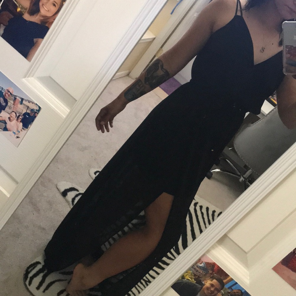 Guess Maxi dress 🖤